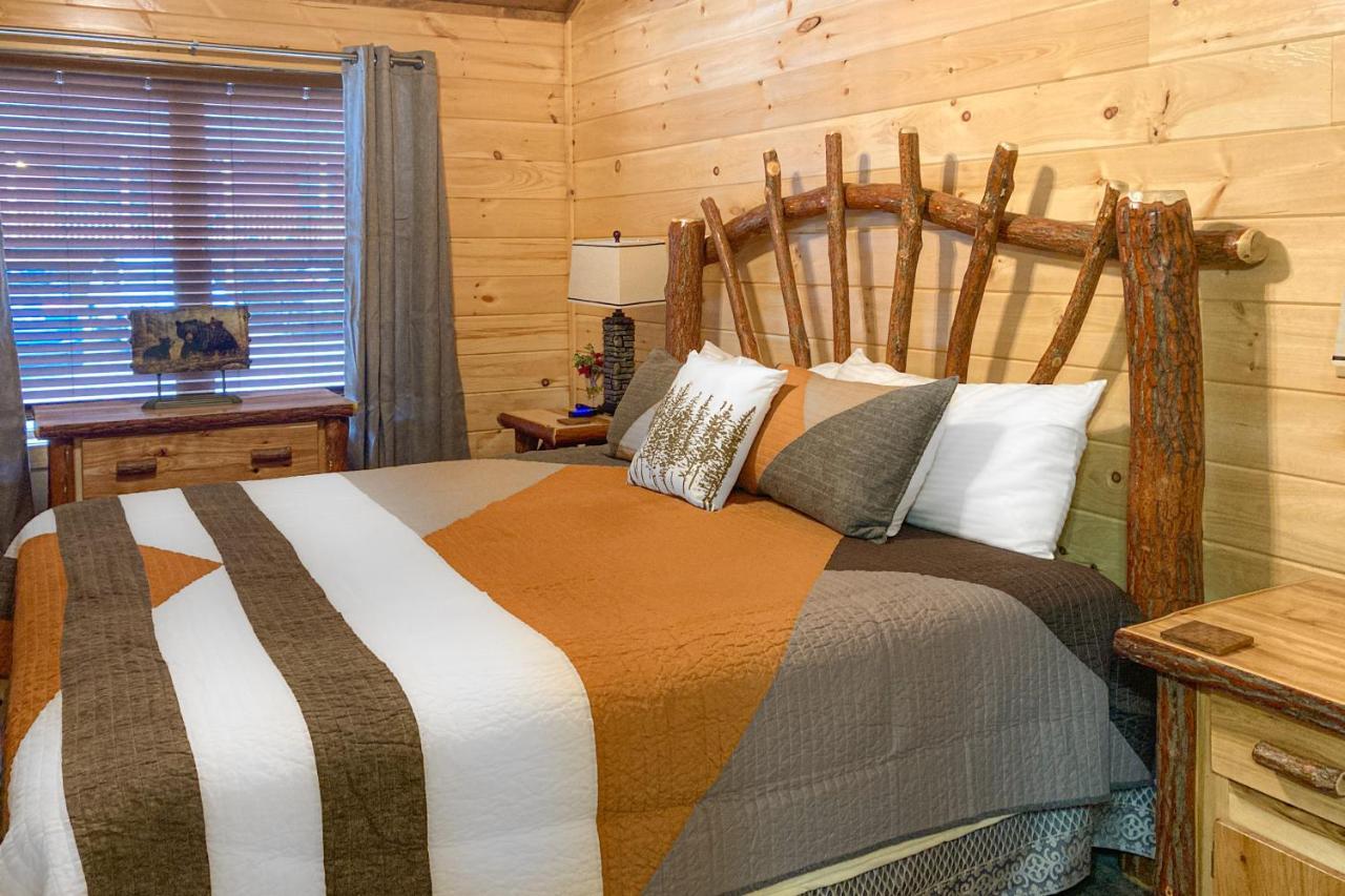 The Lazy Bear Villa Pigeon Forge Exterior foto